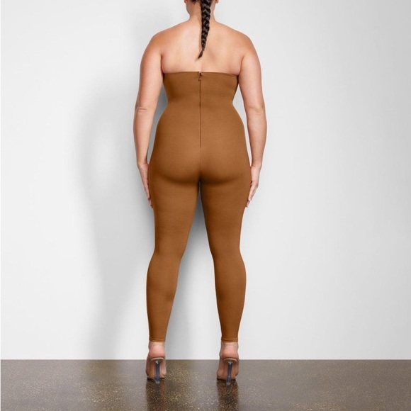 NWT & NWOT Skims All in one One strapless Onesie Jumpsuit Playsuit Romper - Picture 7 of 11